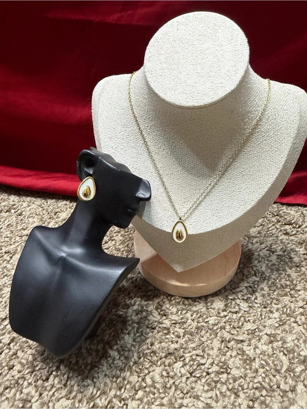 Gold and White Teardrop Pendant Necklace & Stud Earrings Set